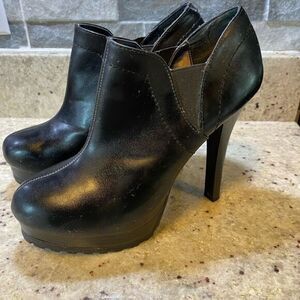 Jennifer Lopez Logo Solid Black 5" Stiletto‎ Heel Bootie  Size 6 1/2 fl…